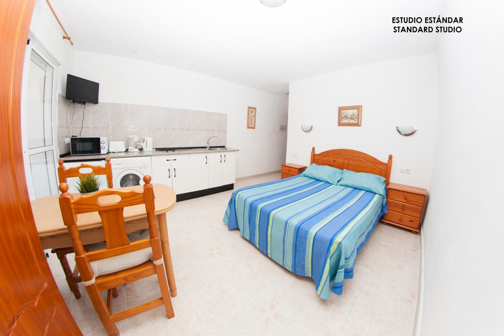Apartamentos Rurales Santos Benajarafe Oda fotoğraf